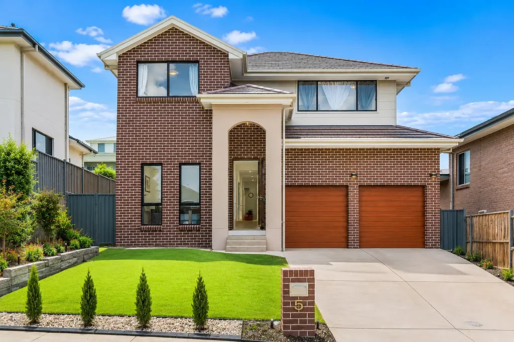 North Kellyville 6침실 Architecturally Designed Family Residence in Prestigious Crystal Waters Estate