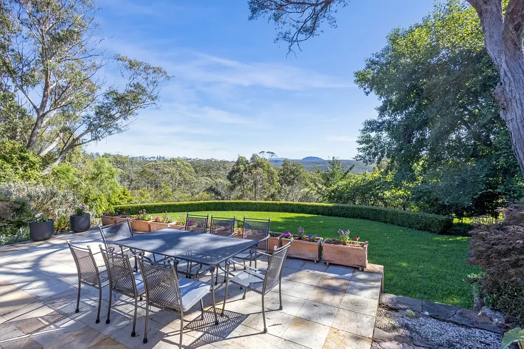 22 Farnham Avenue, Wentworth Falls, NSW 2782