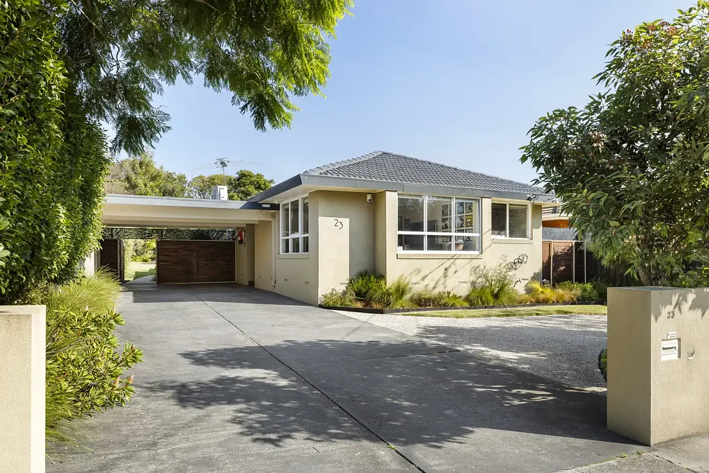 Frankston South 3部屋 Garden Serenity with Entertainer's Flair in the FHSZ