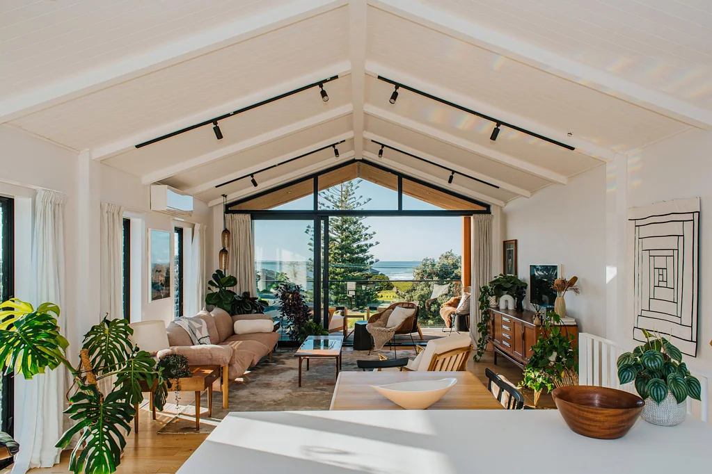 Waihi Beach 3Habitaciones Steps from the Sand. A World Apart Inside.