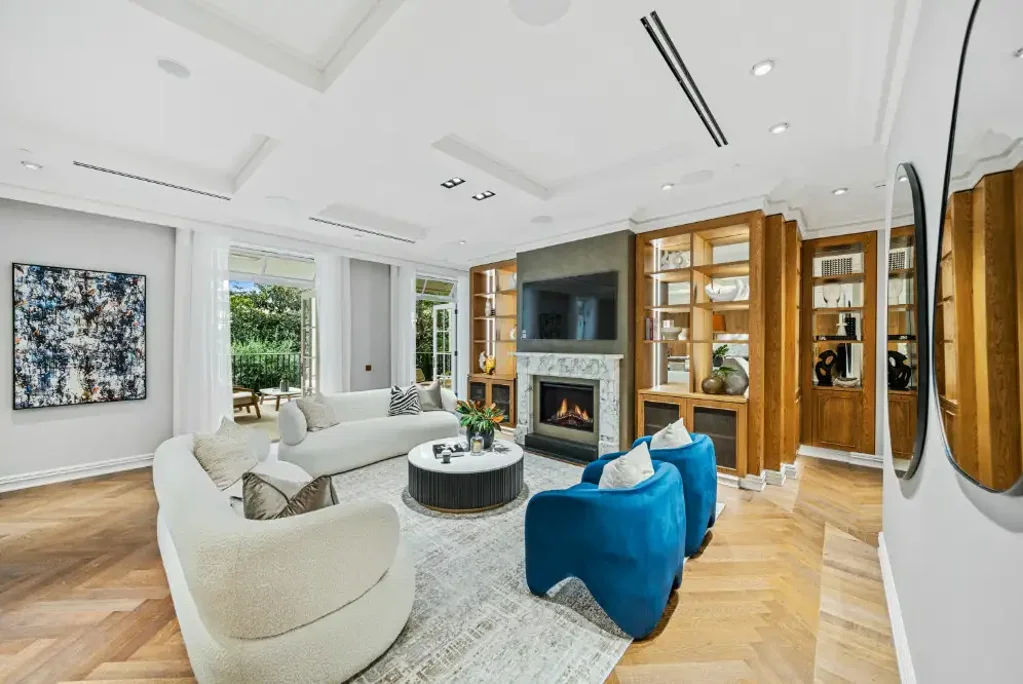MAGNIFICENT NEW HARBOURSIDE RESIDENCE WITH PRIVATE GARDENS, WINE CELLAR & DOUBLE GARAGE
