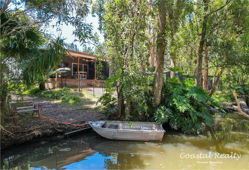 223 Charlotte Bay Street, Charlotte Bay, NSW 2428