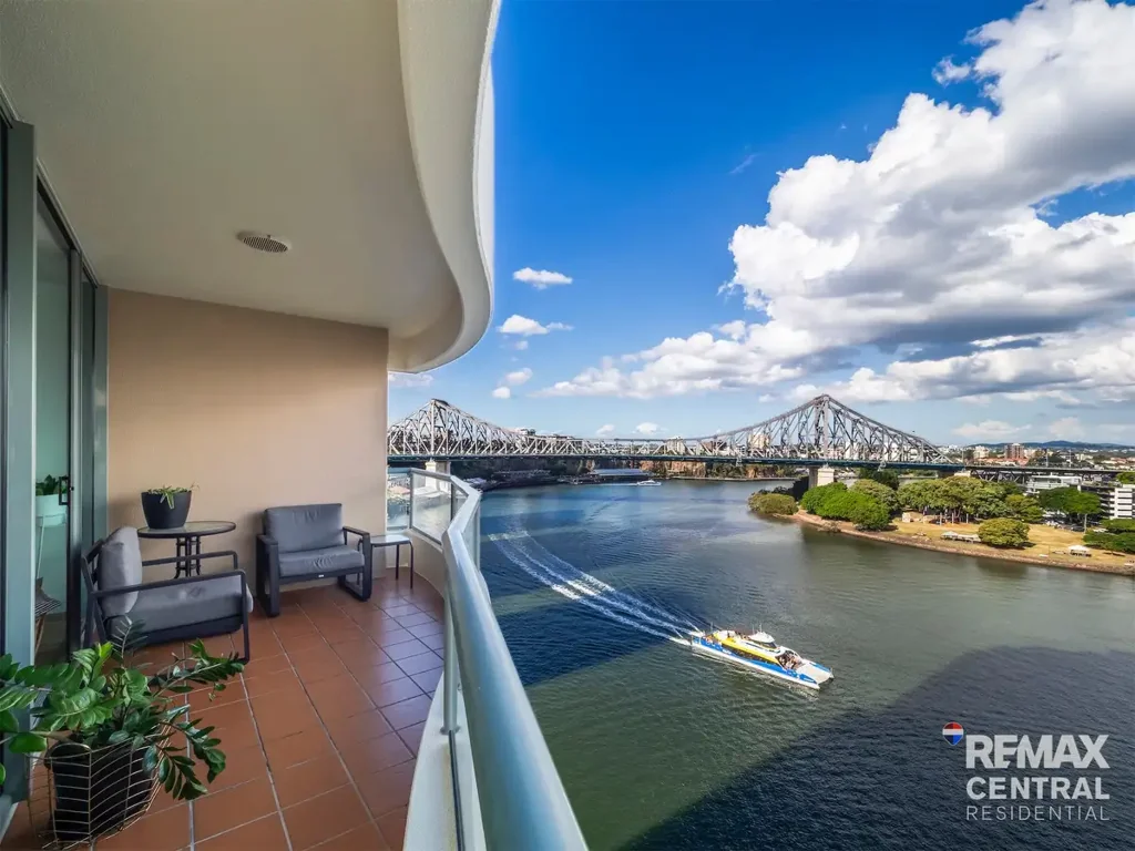 Brisbane City 2 Bedroom Elegant Renovation featuring Uninterrupted River Views.