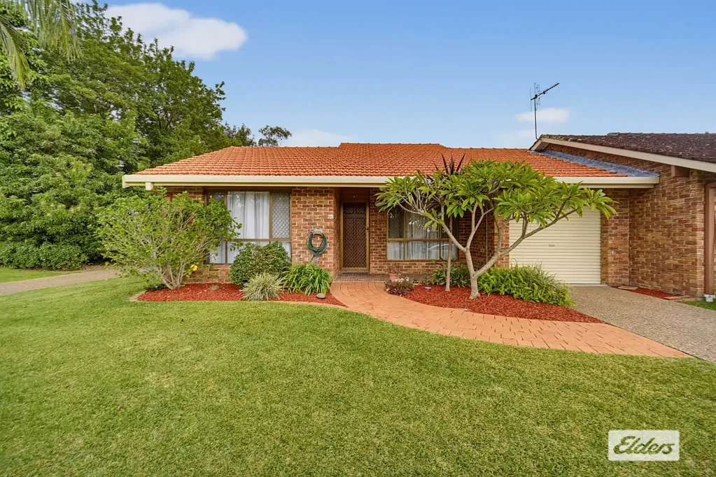 Taree 2chambre Stylish Over 55s Villa with Updates Throughout