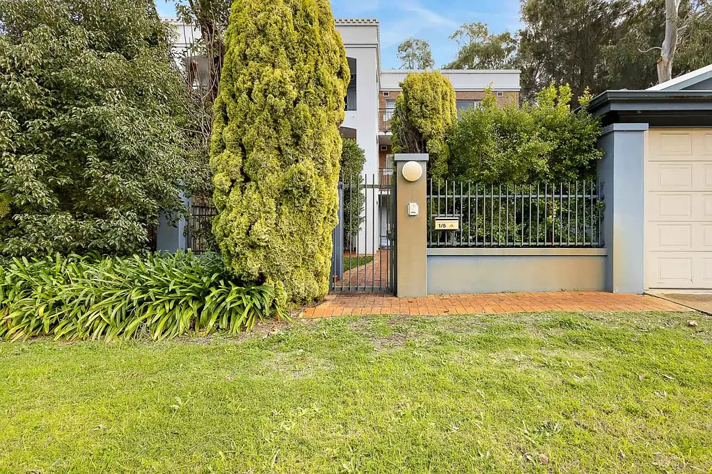 Coolbellup 3chambre Ground Floor, Stylishly Renovated with Exceptional Outdoor Living
