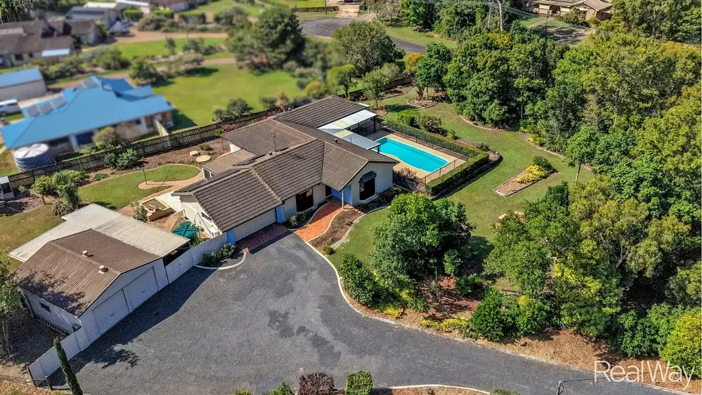 Gooburrum 5房  The Ultimate Lifestyle Property with Room for Everyone!