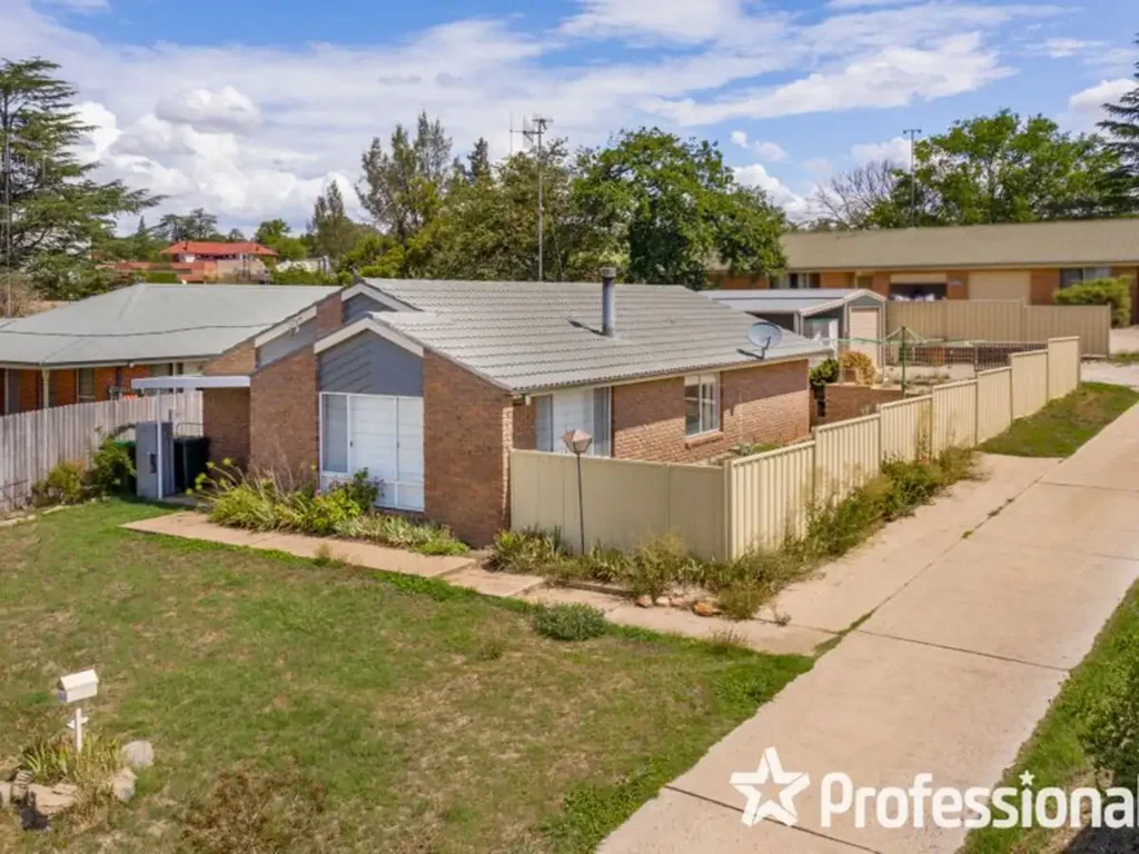 MODERN BRICK HOME CLOSE TO TOWN