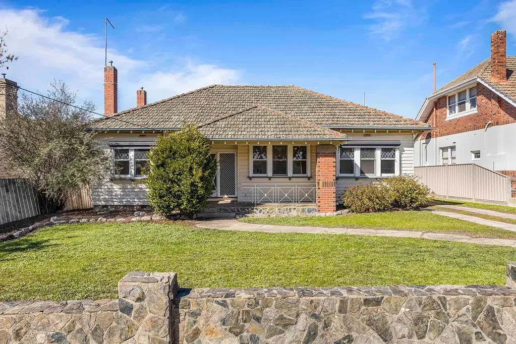 Ararat 3 Bedroom Central Californian Bungalow