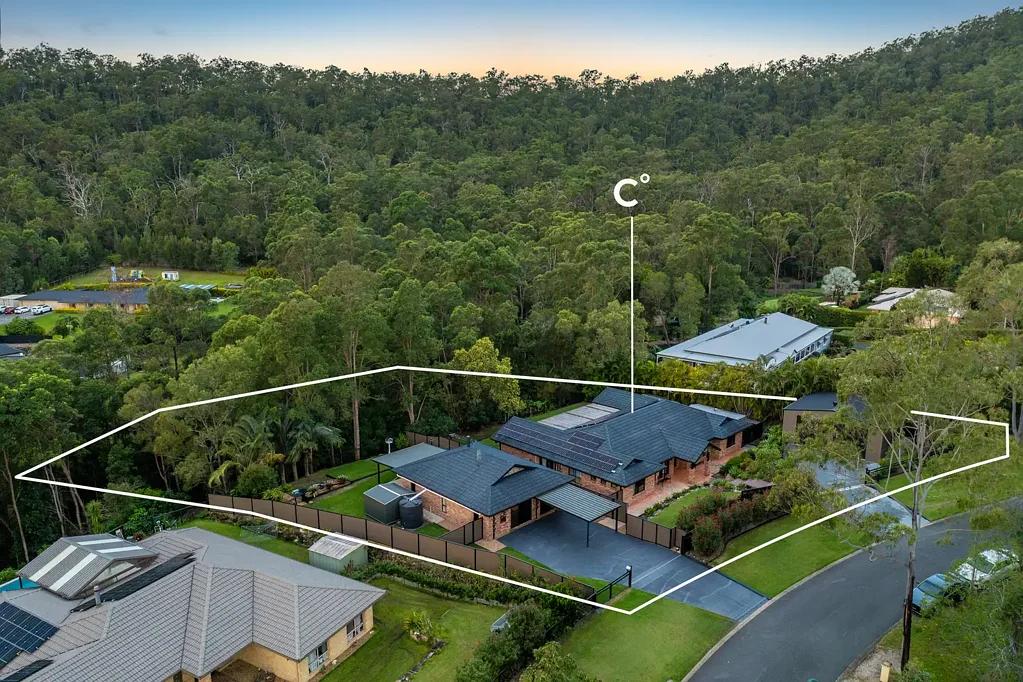 Maudsland 7ห้องนอน Secluded Sanctuary with Rare Dual Living on Over an Acre