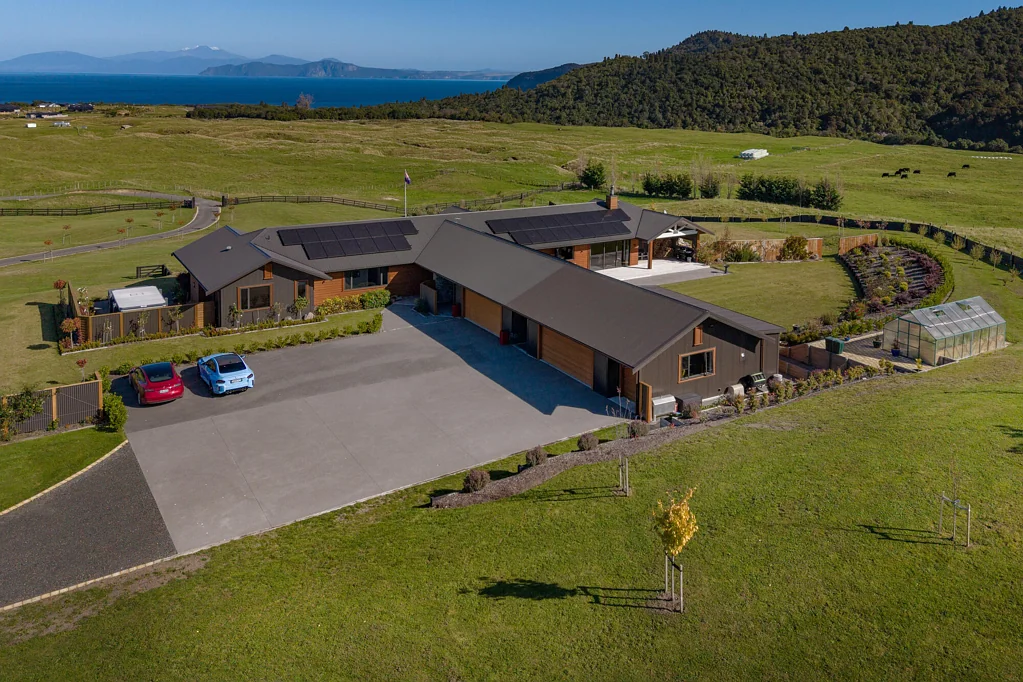 Kinloch 4 Slaapkamer A Kinloch legacy estate above Lake Taupo