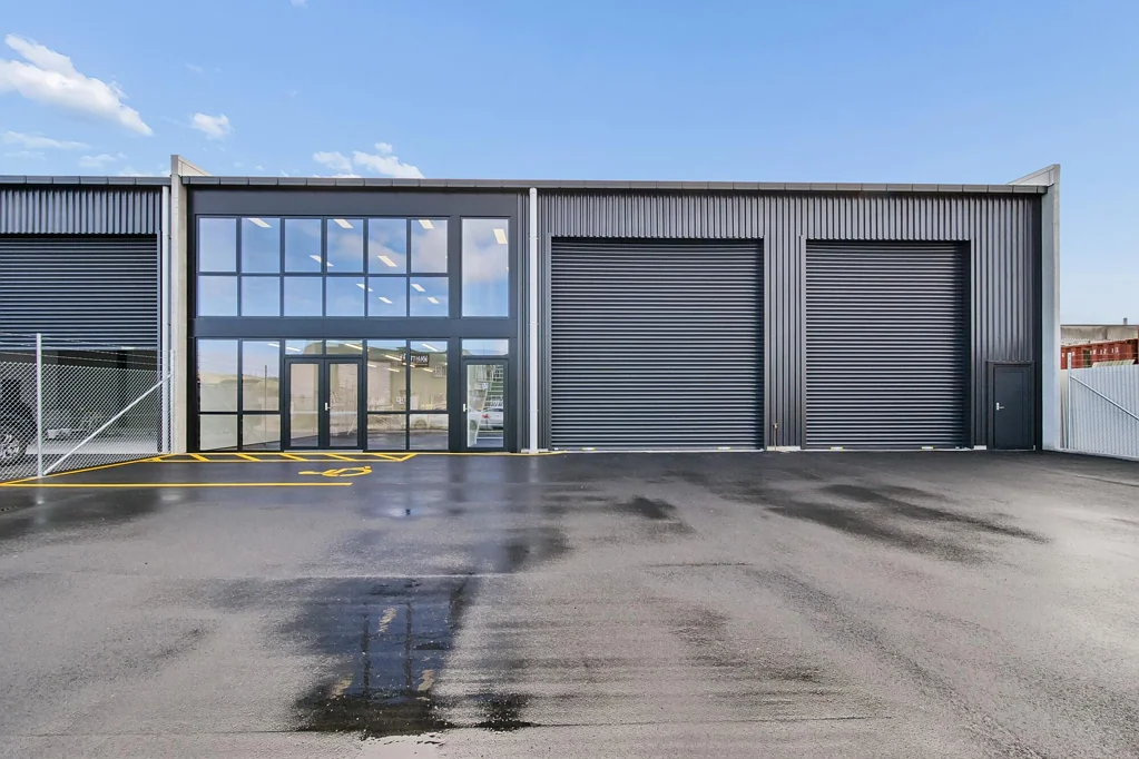 Papamoa A rare commercial offering