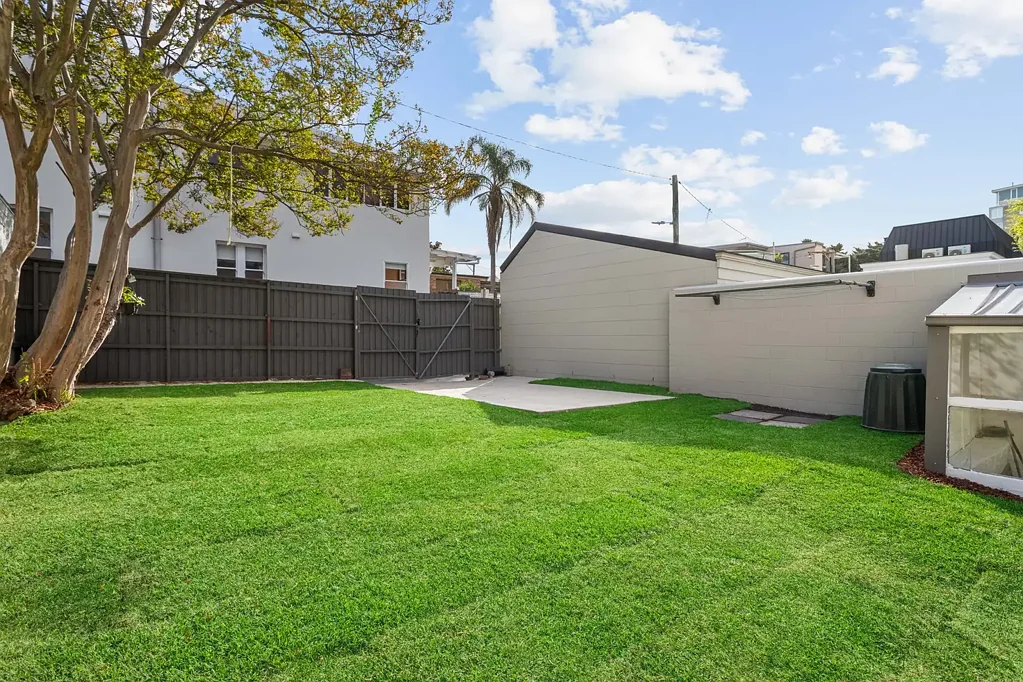 Bondi 5બેડરૂમ Oversized & Perfect for the Growing Family with Rear Lane Access