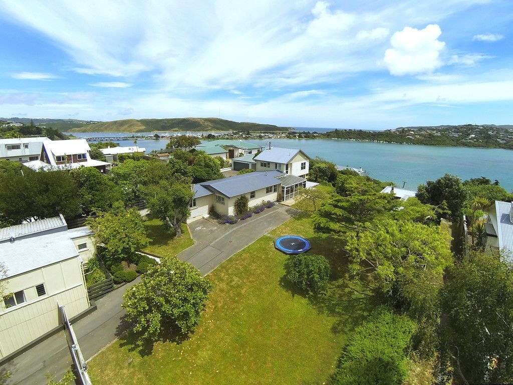 19a Seaview Road, Paremata, Porirua, 4 rūma, 2 rūma horoi