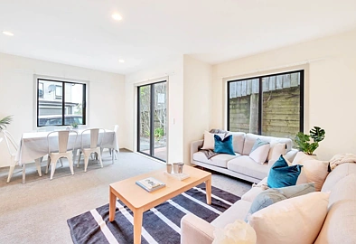 6 MONTH TENANCY WITH LOW RENT WHILE FOR SALE