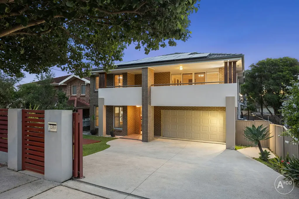 Chifley 5Zimmer Spacious Family Home Designed for Modern Living + Self Contained Teenage Retreat