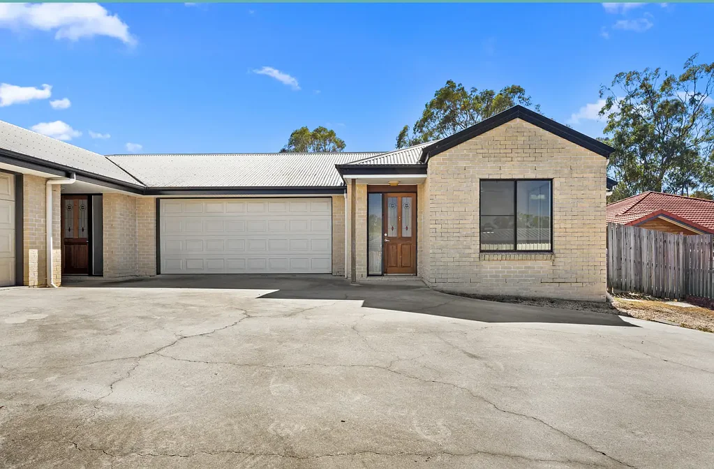 LOVELY 3-BEDROOM UNIT - MODERN, COMFORTABLE & LOW MAINTENANCE