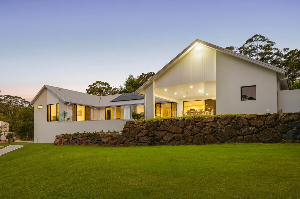 Tallebudgera 4Zimmer Architectural Hinterland Retreat in Coveted Tallebudgera Springs Estate