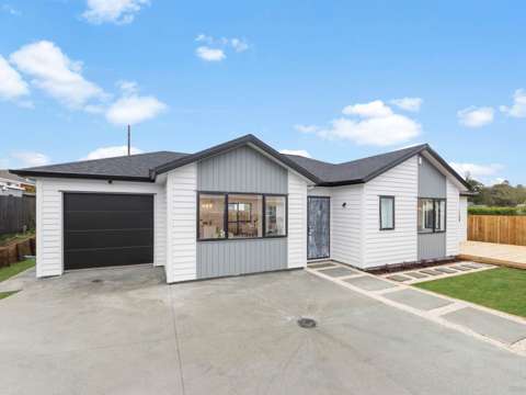 Huapai 4房  Modern & Nearly New – Standalone Beauty!