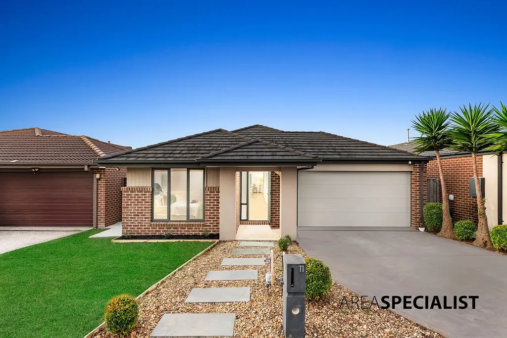 11 Bridport Street, Cranbourne West, VIC 3977