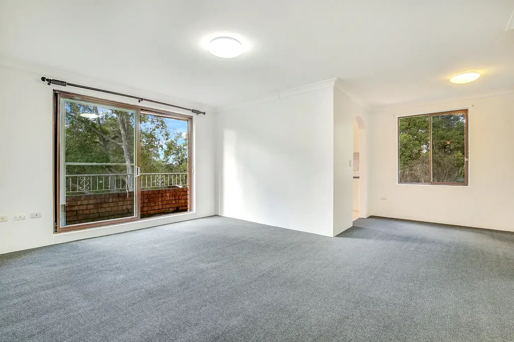 Top Floor, Immaculately Presented 2 bedroom Unit