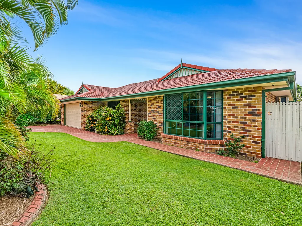 4 Crestwood Close, Ormiston, QLD 4160