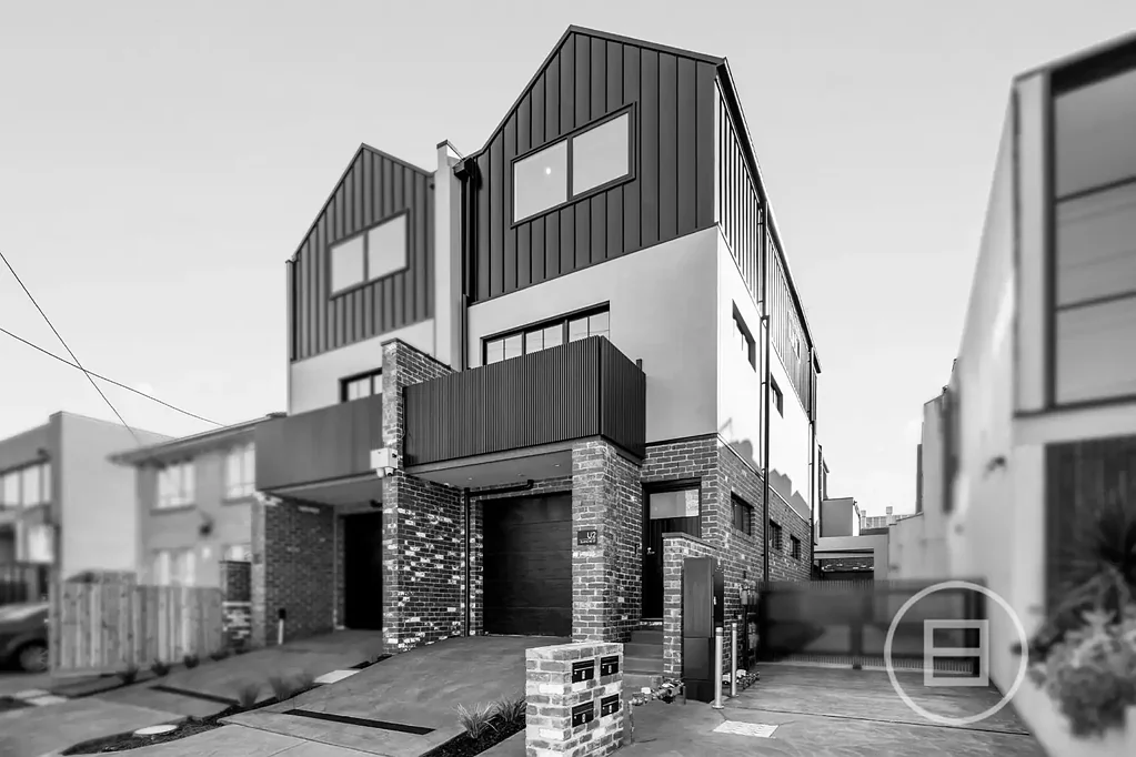 St Kilda 3房 Expressions of Interest Expressions of Interest closing Tuesday 25th August at 1pm (unless sold prior)
