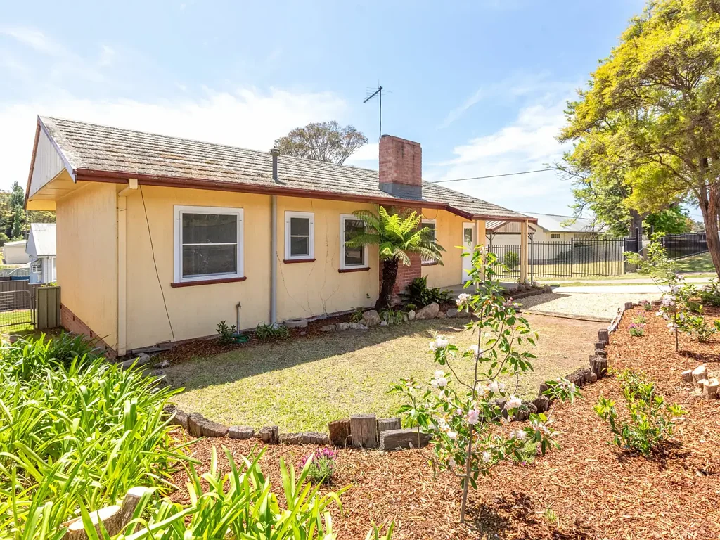 RENOVATED THREE BEDROOM BEGA