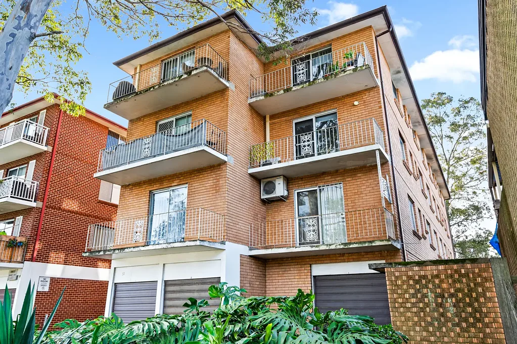 Carramar 2 Bedroom Comfy & Convenient, Move-In Ready Unit!