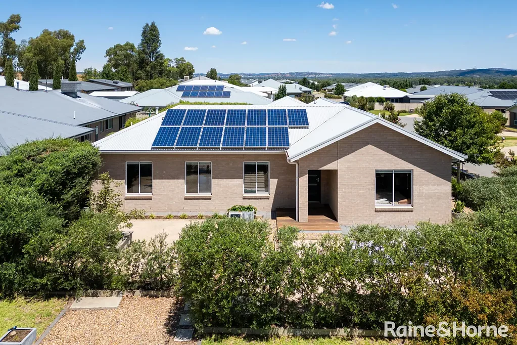 Modern, Sustainable Living in a Peaceful Location