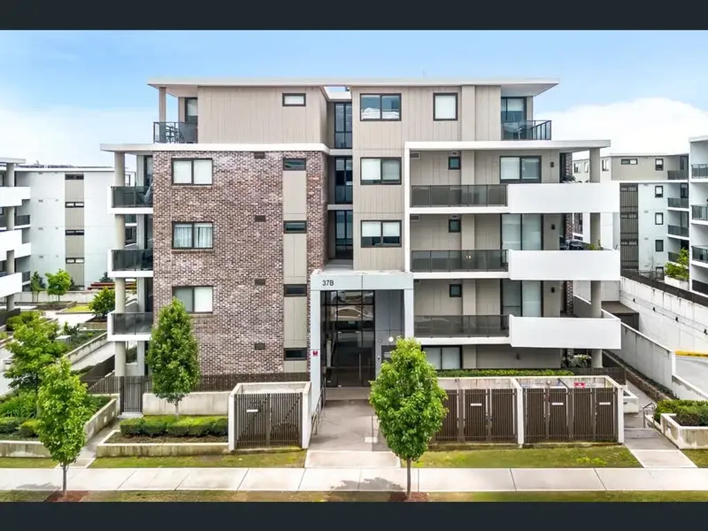 Schofields 1غرفة نوم Stylish Ground Floor Apartment with Study and Private Courtyard