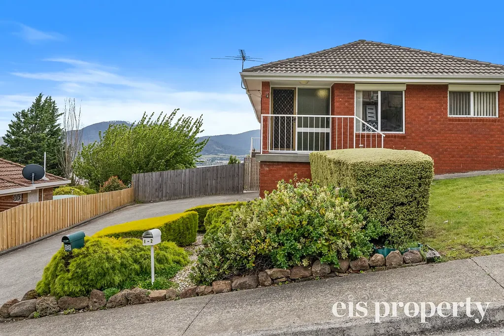 West Moonah 3 Slaapkamer "A Smart Investment, Downsize or First Home Buyer option with Water Views in a Popular Location"