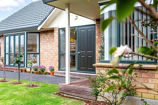 2/6 Wairere Road, Torbay, North Shore City