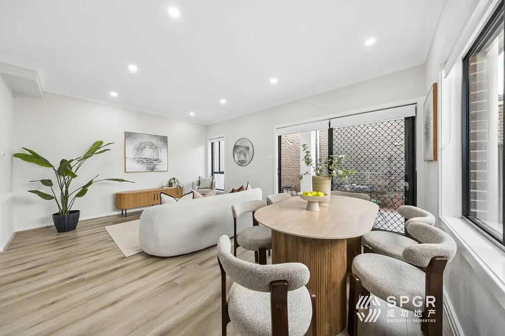 Rouse Hill 4房 现代家庭典范 | Rouse Hill 中心宽敞生活 Modern Family Excellence | Spacious Living in the Heart of Rouse Hill