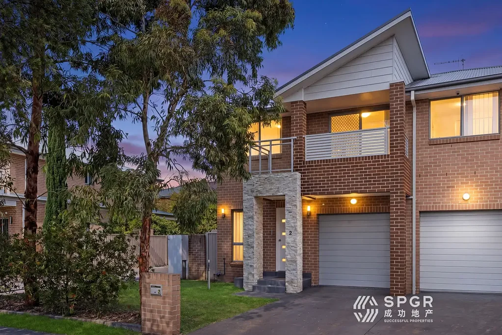 Quakers Hill 4房 四卧带套间 时尚主浴 开放厨餐 现代设施 便捷交通 学区环绕 Street-Facing Townhouse | Walk to Station | Ideal Family Living