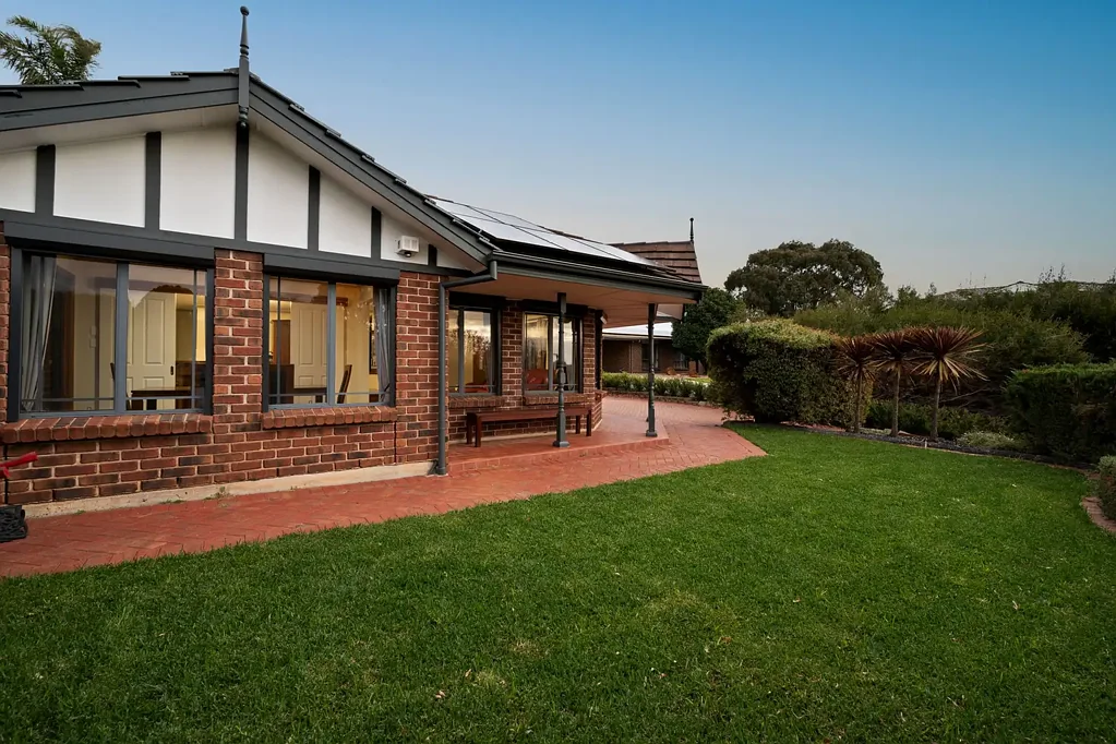 Aberfoyle Park 4غرفة نوم Foothills Comfort, Family Flexibility & Year-Round Entertaining.