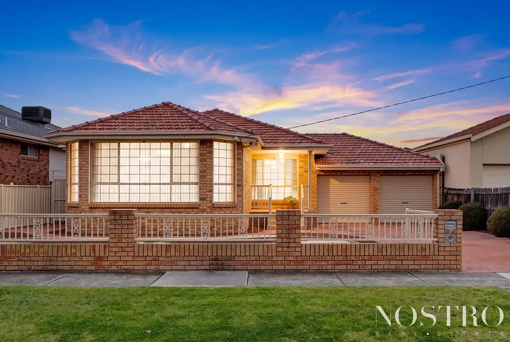 Lalor 4 Bedroom Immaculate Presentation, Unbeatable Location, room to park the boat or trailer !