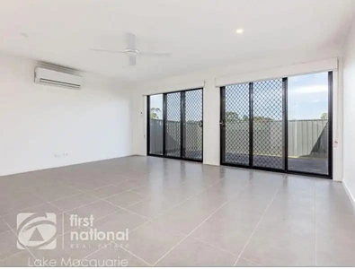 8/8A Santa Fe Close, Cameron Park, NSW 2285, 6房, 3浴, Apartment