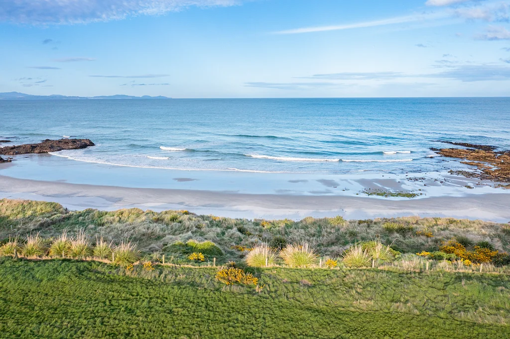 Taieri Mouth  Sky & sea & sand