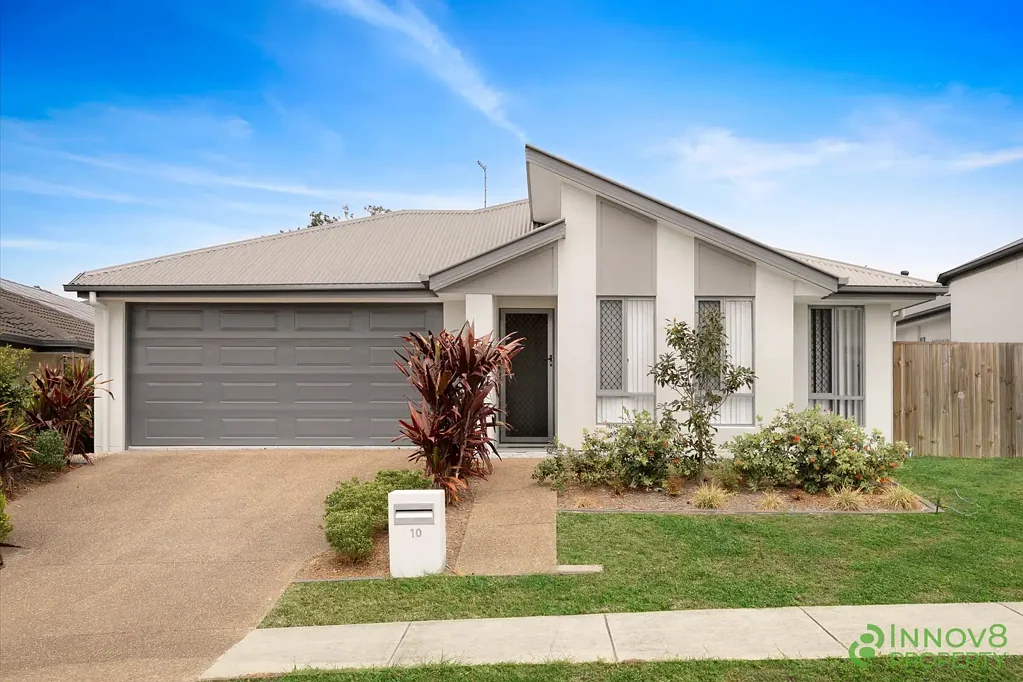 Bellbird Park 4Zimmer Fabulous Family Home With Four Generous Bedrooms, Separate Media Room, Spacious Yard & A Patio Made For Entertaining!