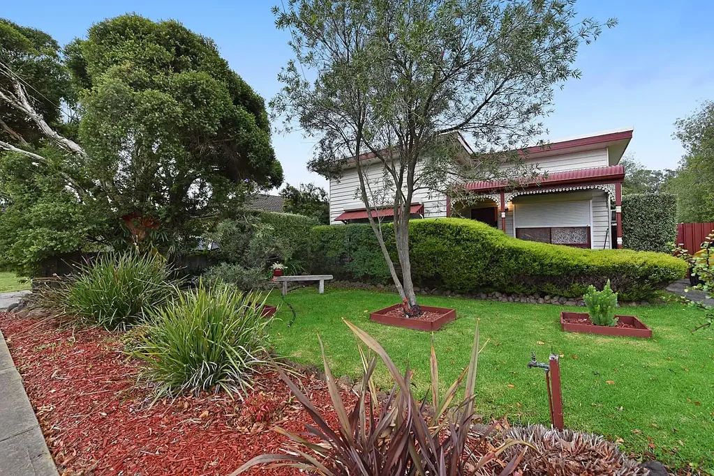 Charming Home with Spacious Backyard in a Prime Sunbury Location