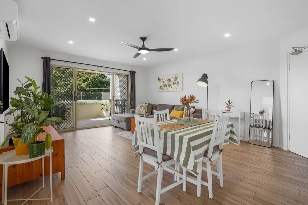 Ascot 2غرفة نوم Blue-Ribbon Ascot Living with Stylish Renovation and Exceptional Walkability