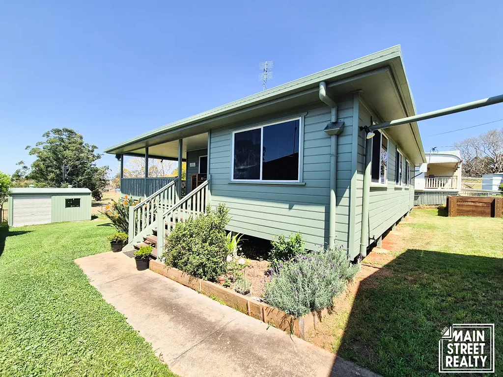 Yarraman 3 Slaapkamer Peaceful Hilltop Living with Sweeping Views – Move-In Ready