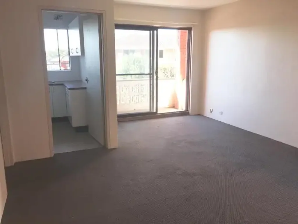 NEAT AND TIDY ONE BEDROOM UNIT