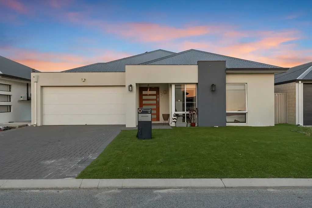 12 Glisten Street, Bennett Springs, WA 6063