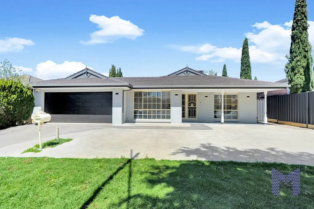 13 Lewis Ave, Burnside, VIC 3023