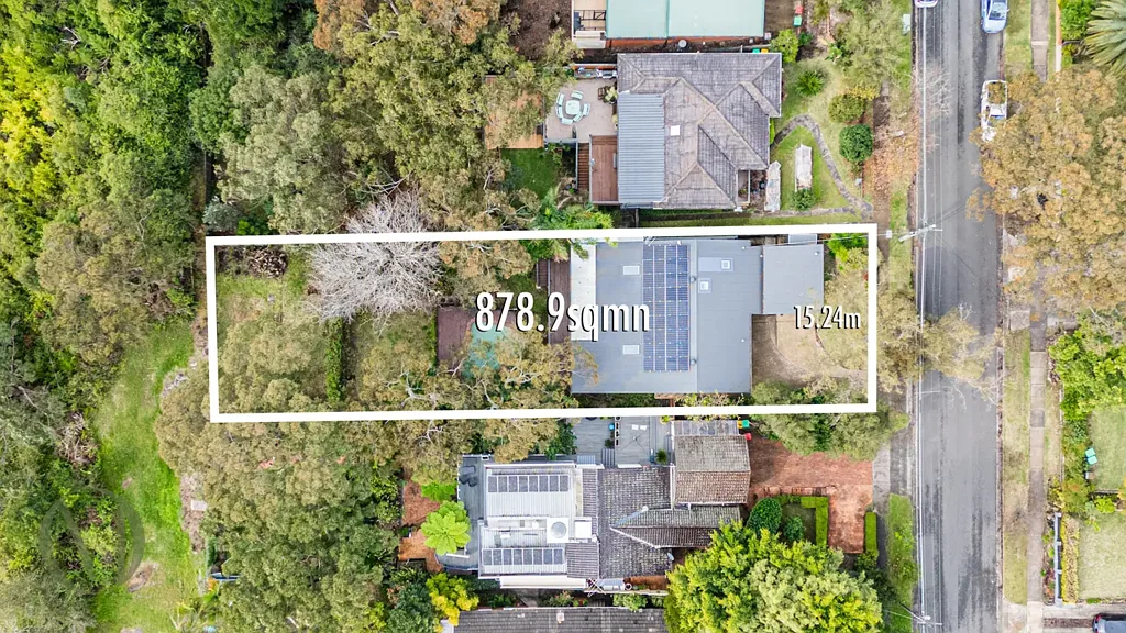 East Ryde 4房 East Ryde私享 878.9sqm阔地 背靠林地 多功能错层 四卧带Ensuite 现代厨卫 游泳池 度假花园 能源高效 A Private Family Sanctuary with Breathtaking Bushland Views on 878.9sqm