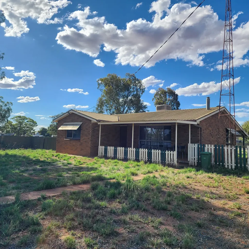 3 Bedroom cottage with Workshop