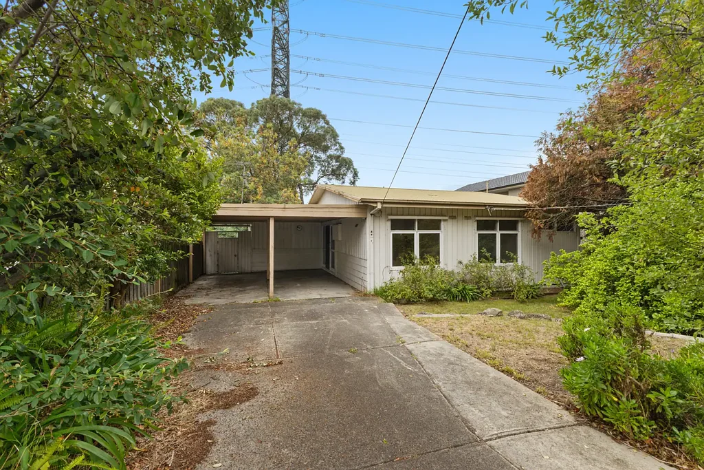 Malvern East 3ห้องนอน Charming Renovator with Endless Potential