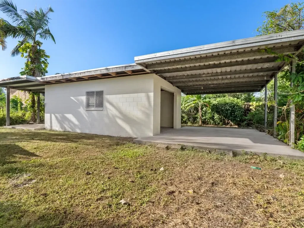 Bungalow 3 Slaapkamer Ready To Maximize The Potential Of This Property ?  One Not To Miss !