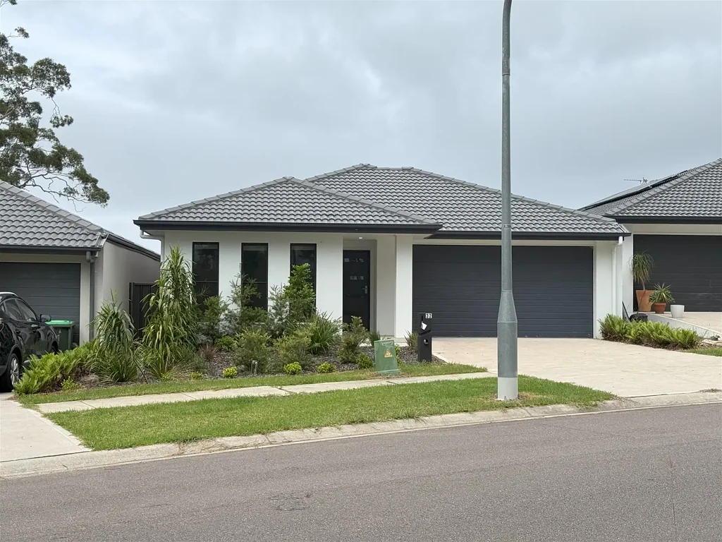 Wadalba 4ਬੈੱਡਰੂਮ Stunning, newly built home - Priced for quick sale by owner developer